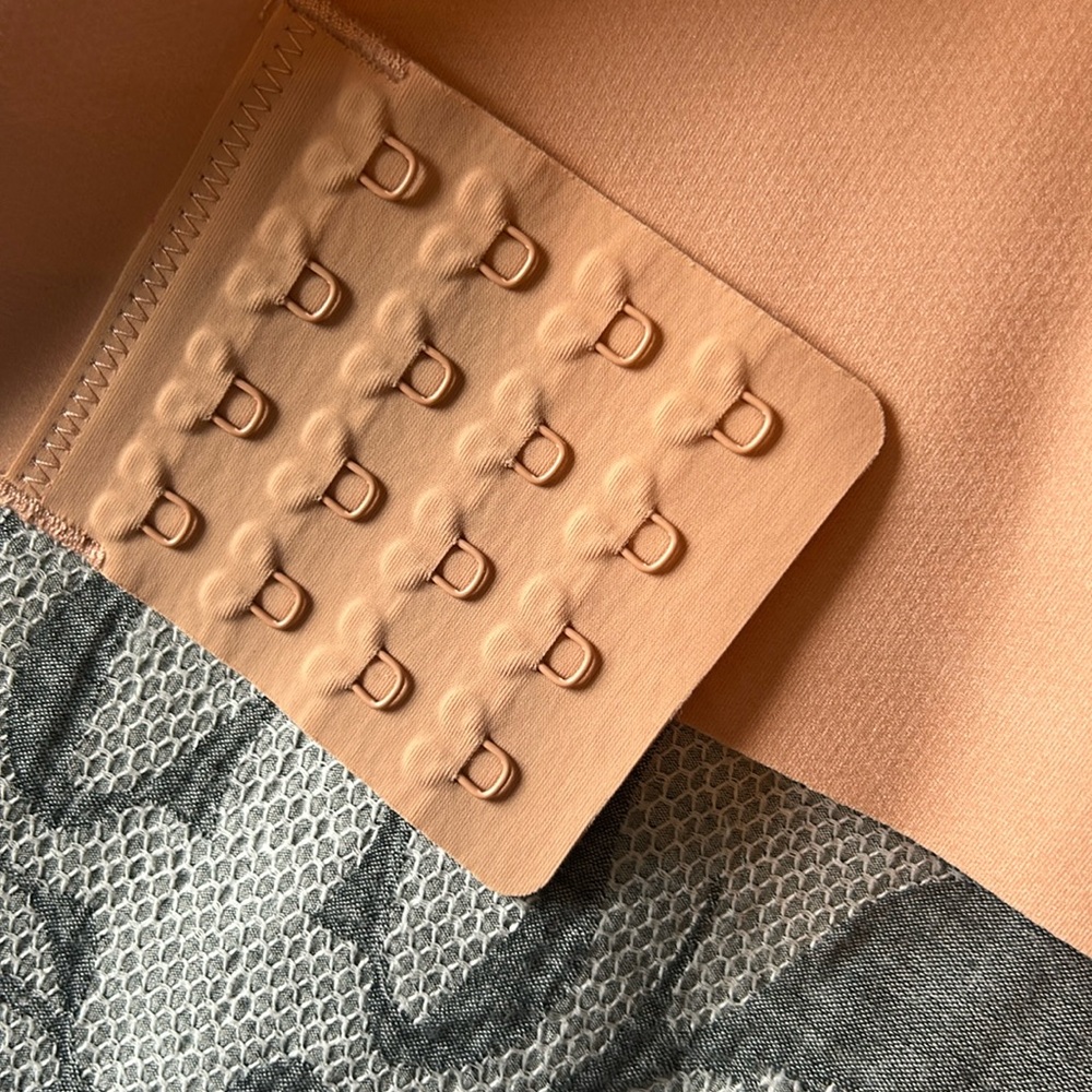 Peach Seamless Evelyn & Bobbie The Beyond Women's Bra - Picture 3 of 6